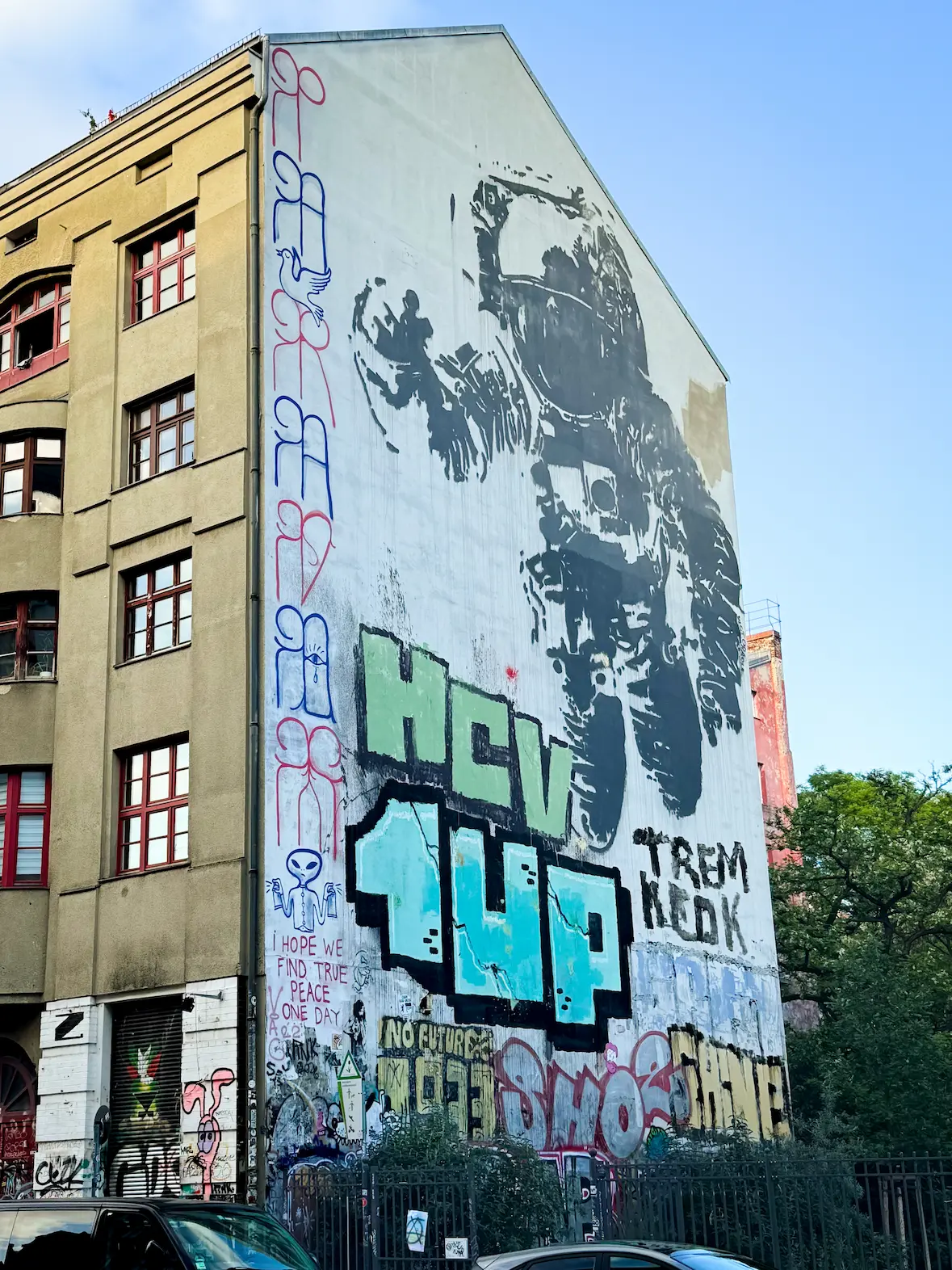 Astronaut Cosmonaut fresque Kreuzberg Berlin