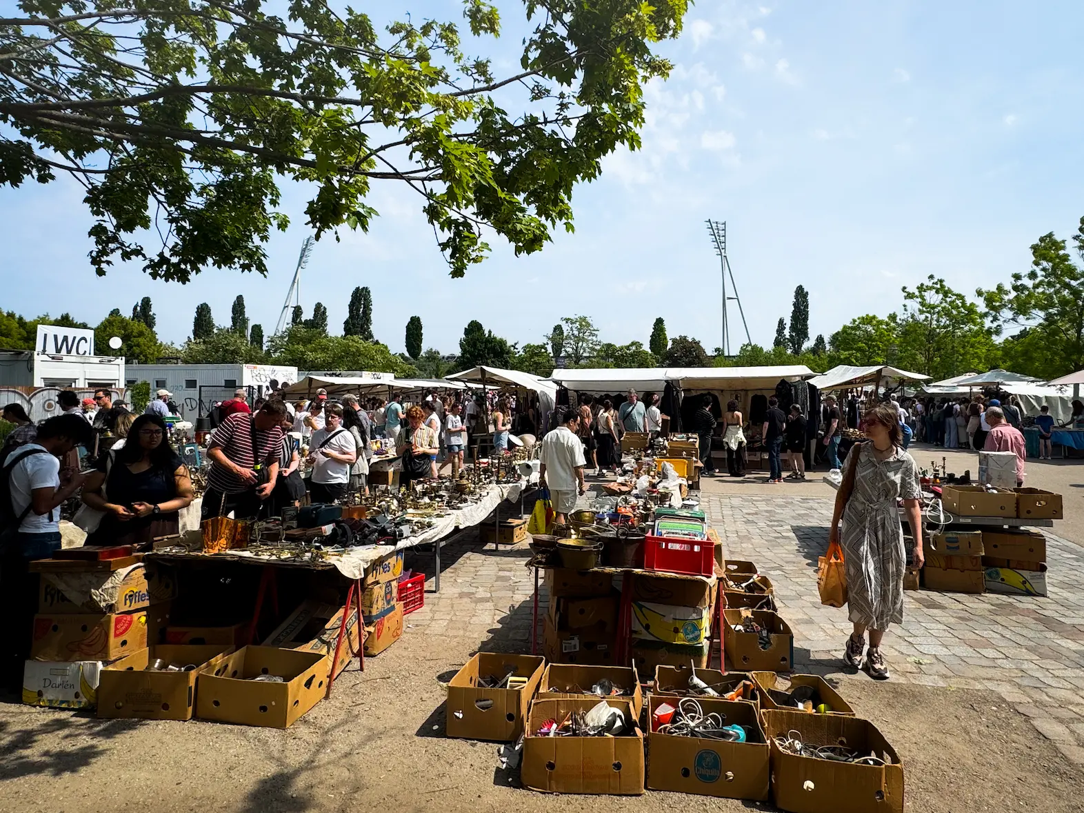 Mauerpark Flohmarkt Berlin