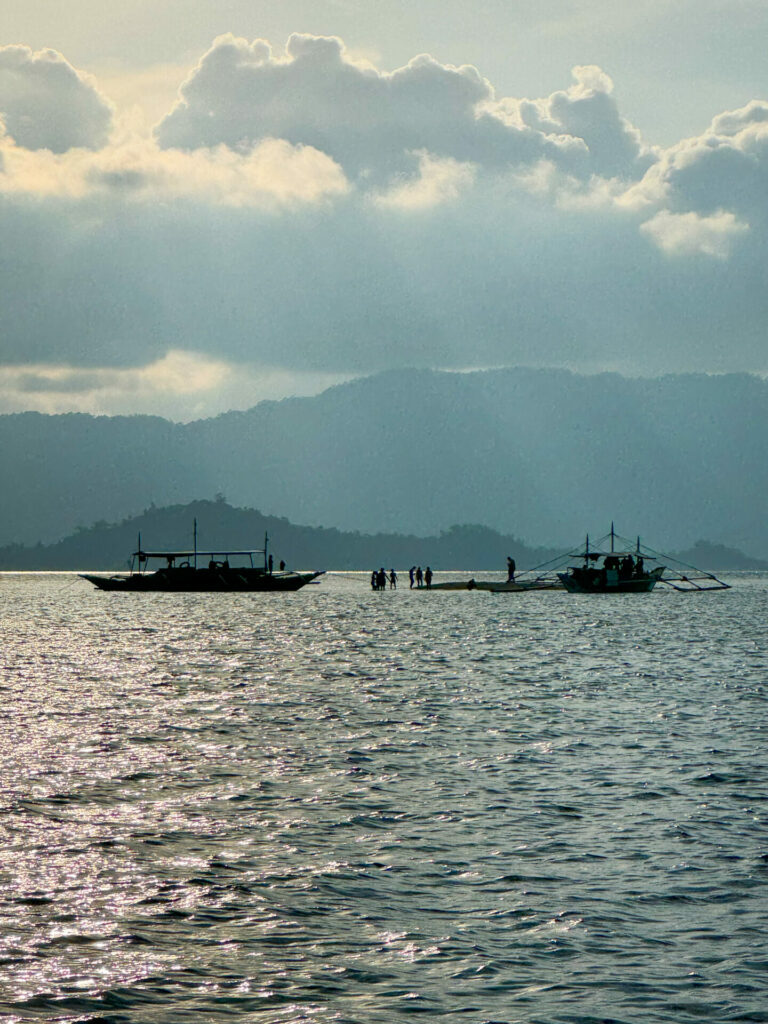 Island hopping Port Barton San Vicente